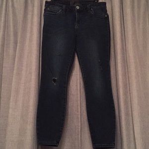 Kut form the Kloth size 6 skinny jeans distressed